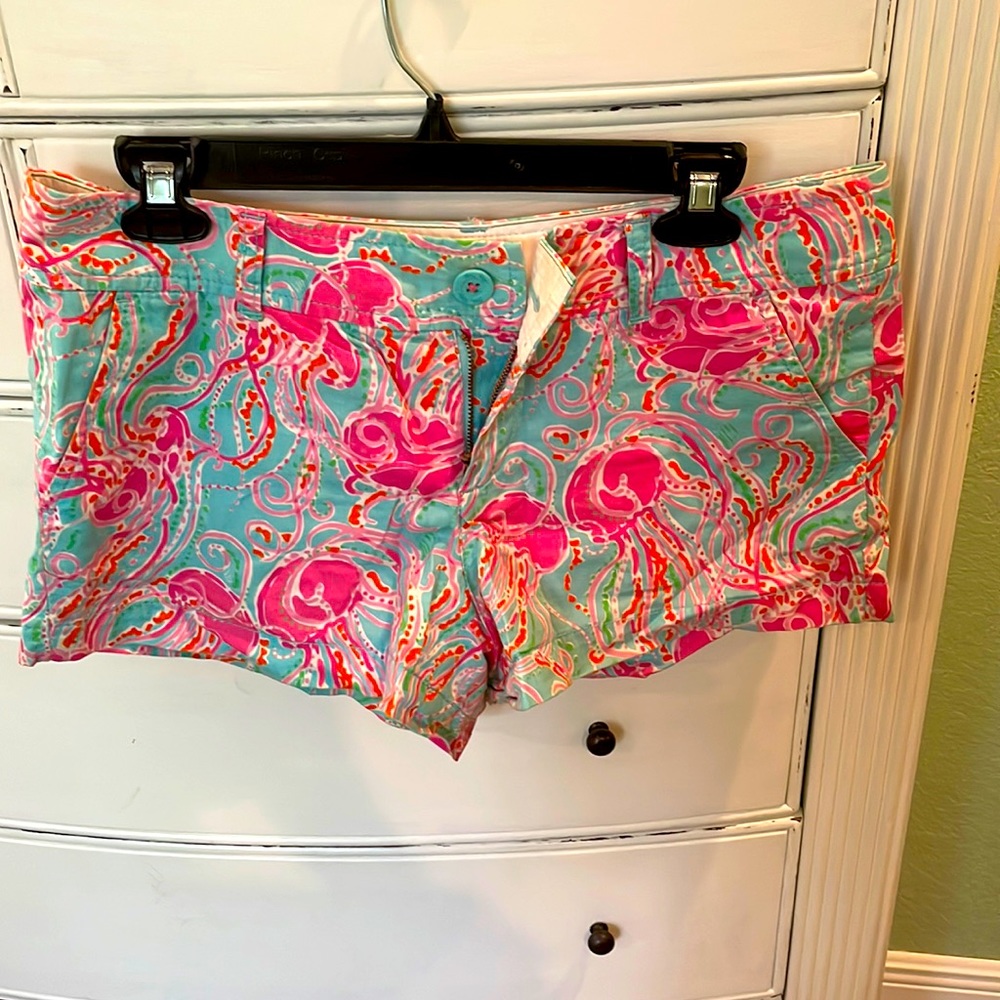 Lilly Pulitzer Walsh shorts size 6